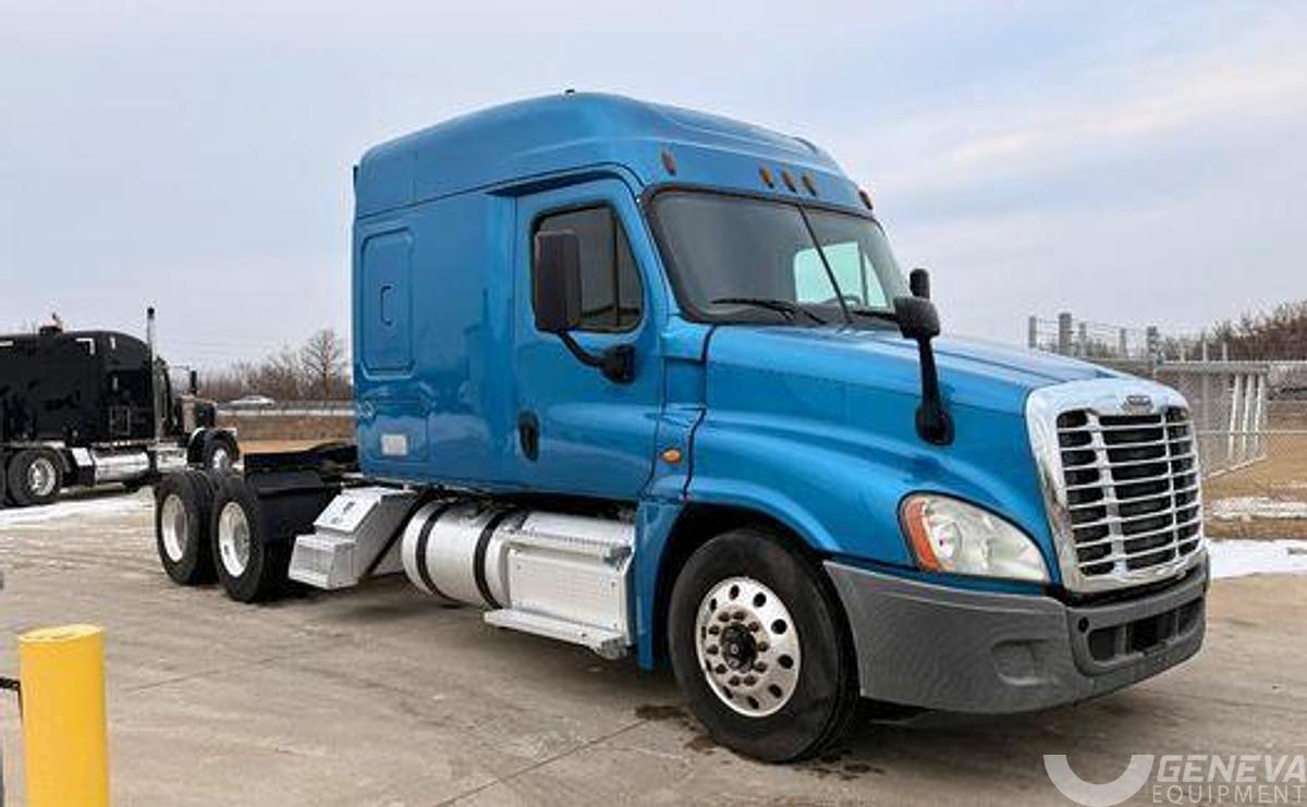 Used 2016 Freightliner CA 125