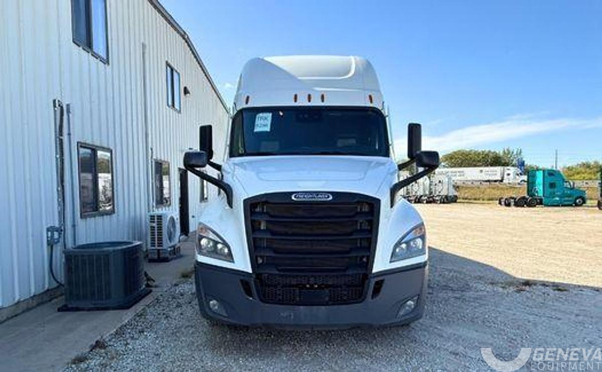 Used 2021 Freightliner Cascadia 126