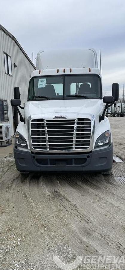 Used 2018 Freightliner Cascadia 113