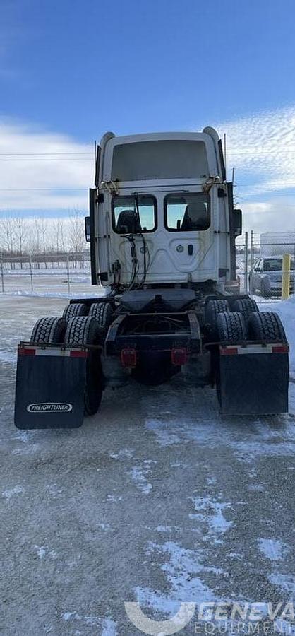 Used 2018 Freightliner Cascadia 113
