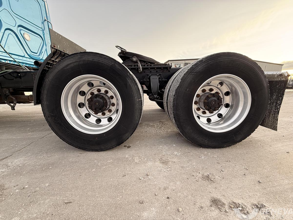 Used 2016 Freightliner CA 125