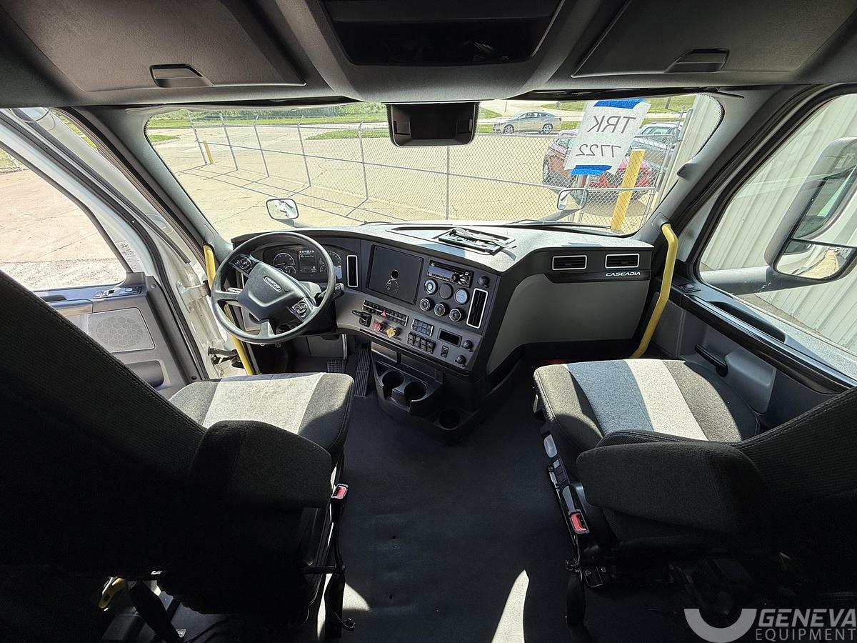 Used 2021 Freightliner Cascadia 126
