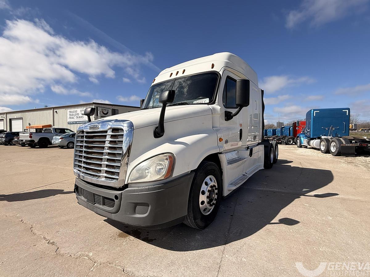 Used 2014 Freightliner CA 125