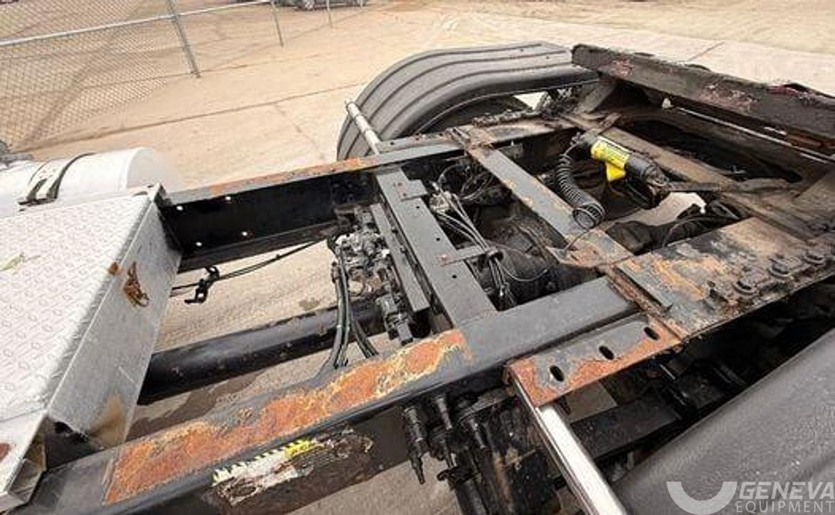 Used 2016 Mack Pinnacle CXU613 (TK8494)