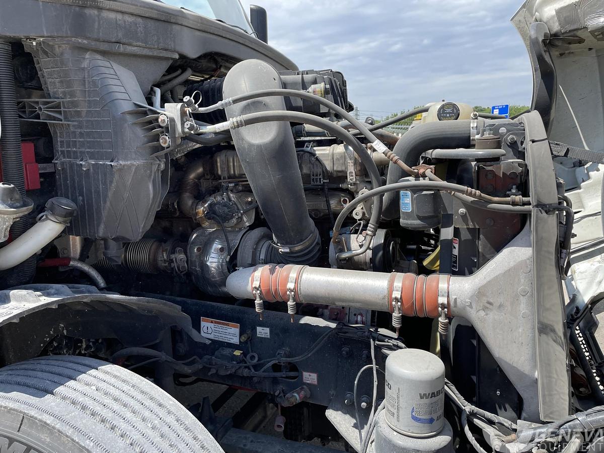 Used 2022 Freightliner Cascadia 126