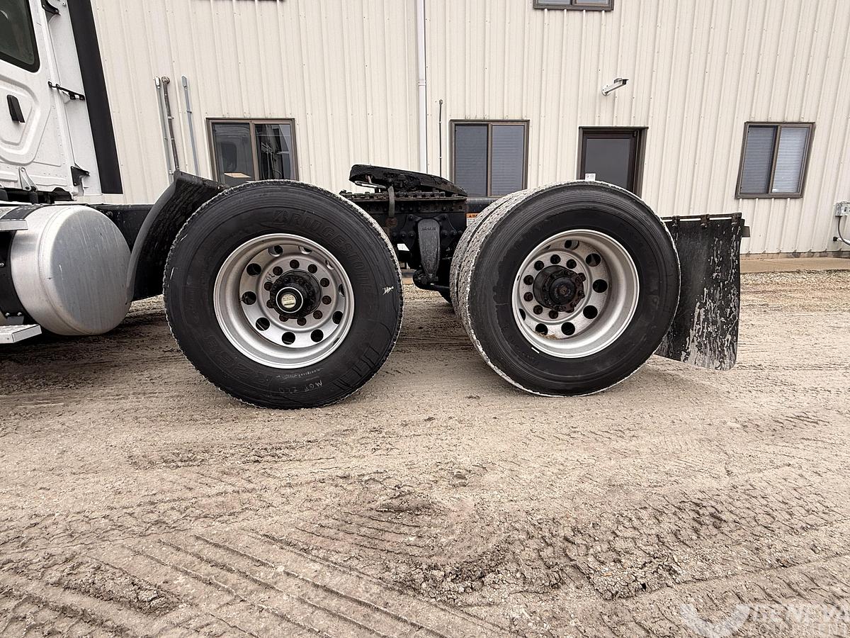 Used 2018 Freightliner Cascadia 113