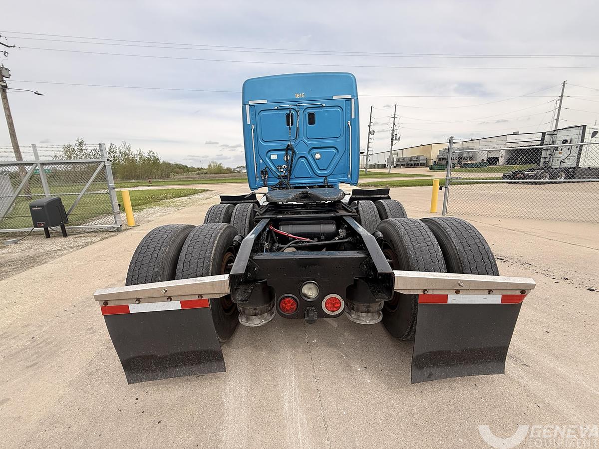 Used 2016 Freightliner CA 125