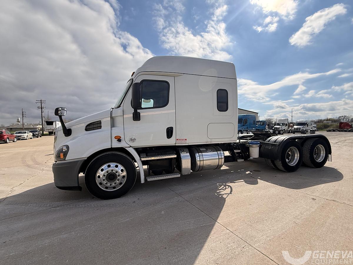 Used 2020 Freightliner Cascadia 113