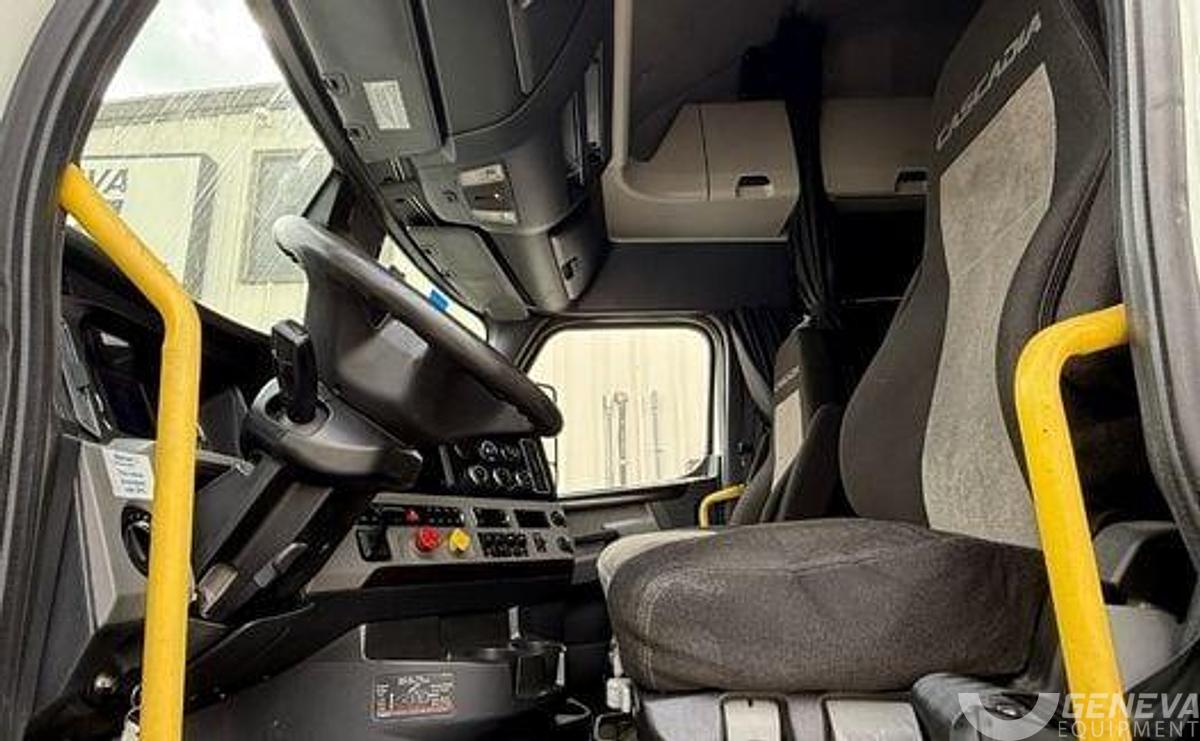 Used 2022 Freightliner Cascadia 126