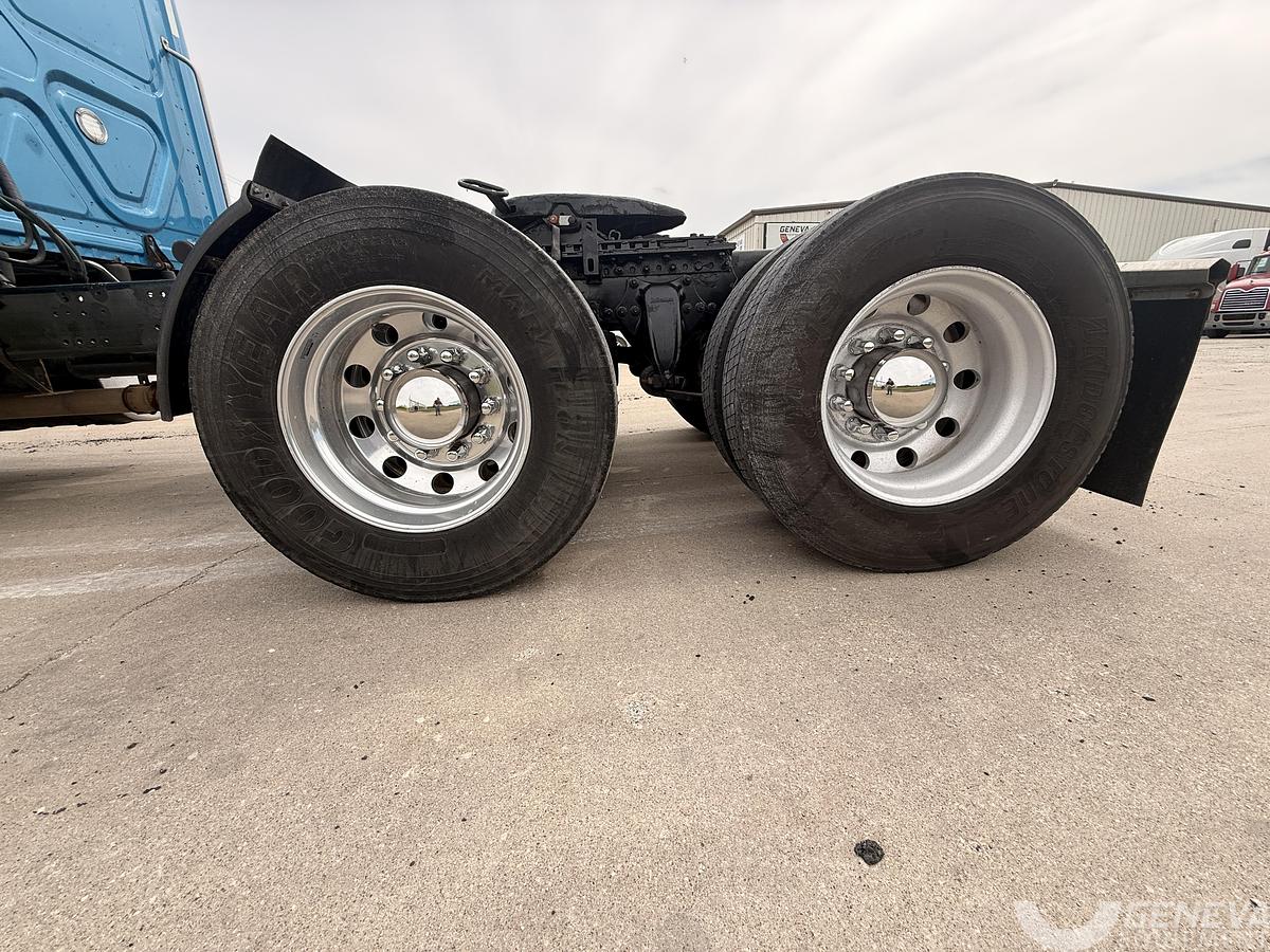 Used 2016 Freightliner CA 125