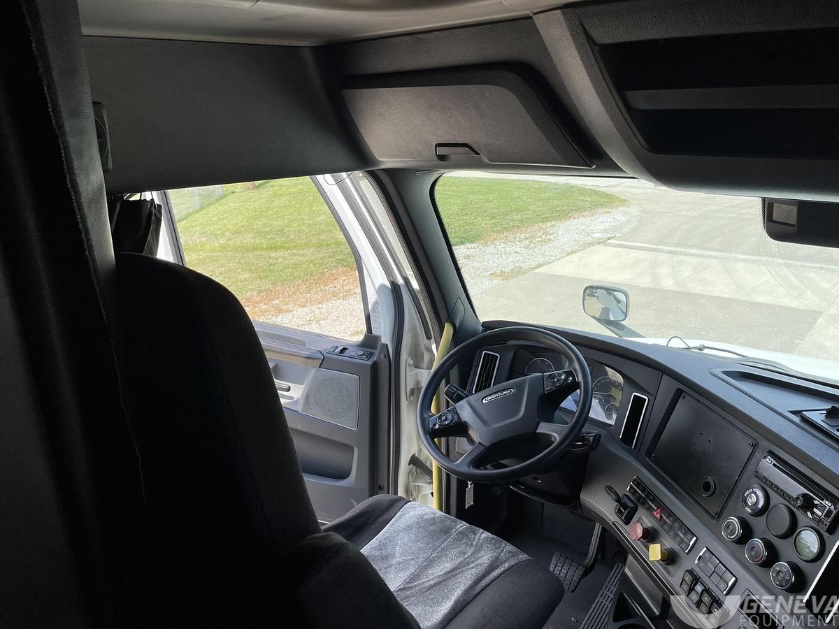 Used 2022 Freightliner Cascadia 126