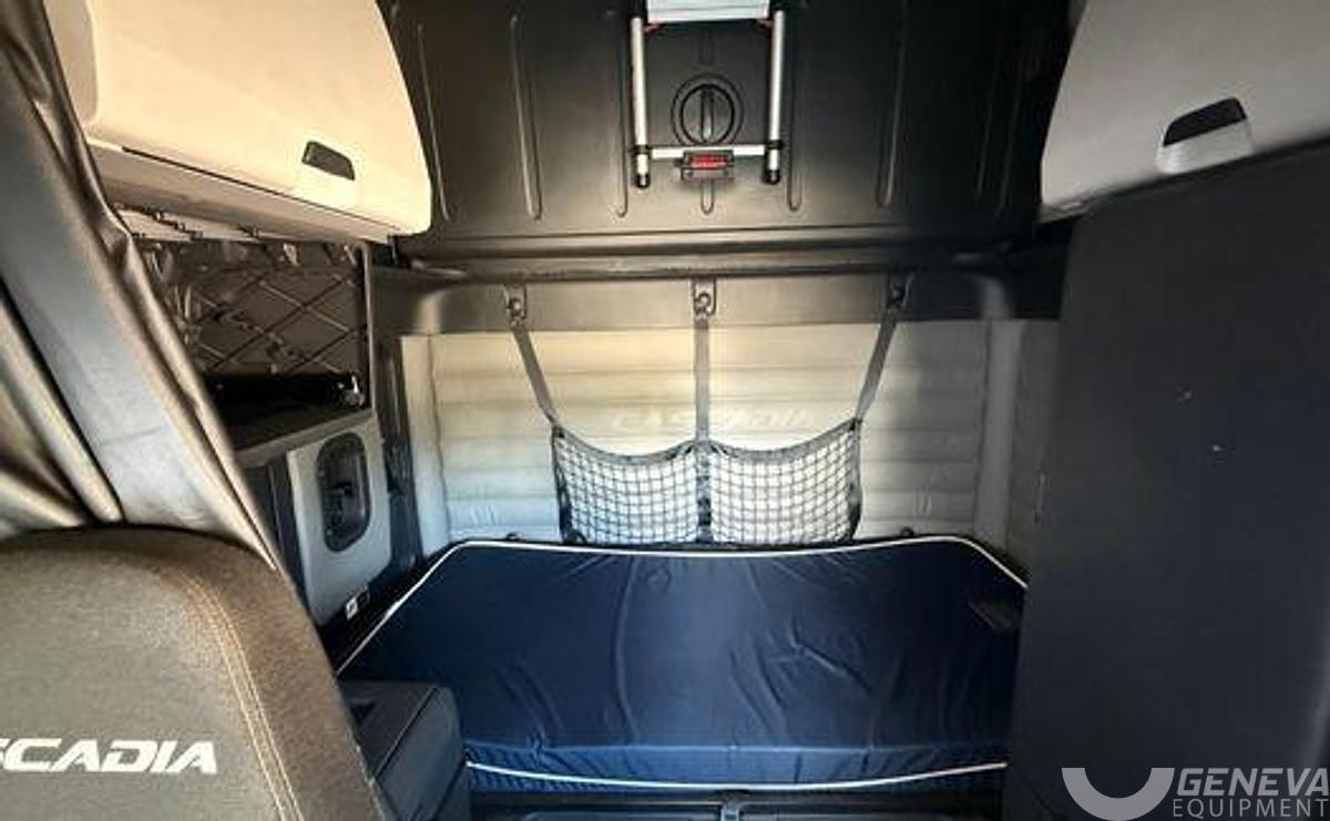 Used 2021 Freightliner Cascadia 126