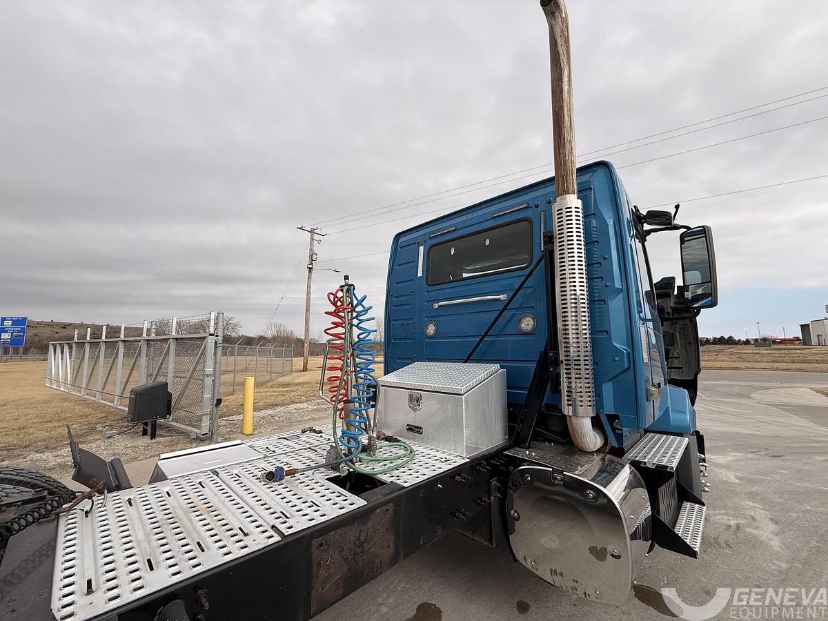 Used 2014 Volvo VNL300