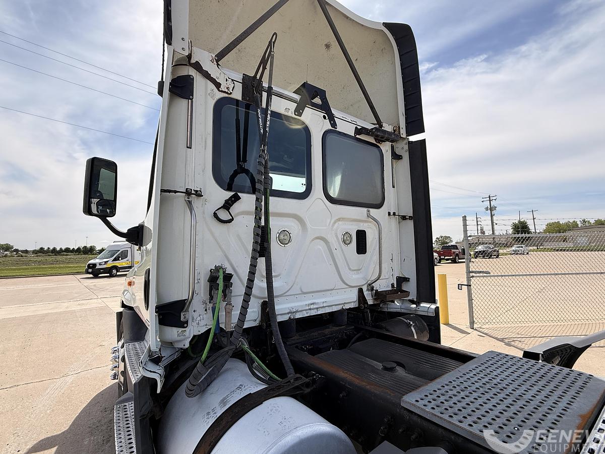Used 2015 Freightliner Cascadia 125
