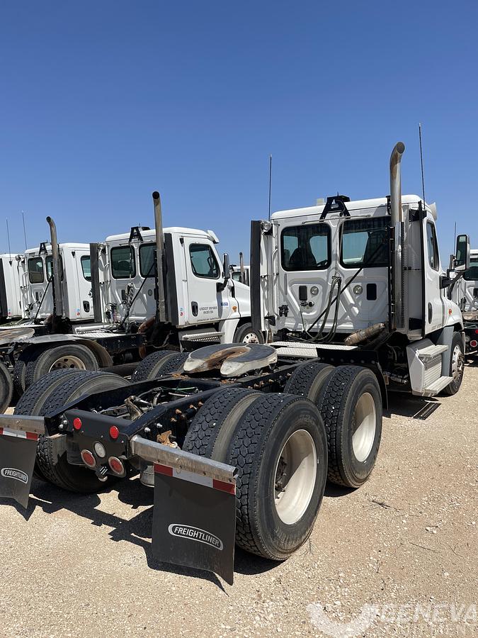 Used 2015 Freightliner Cascadia 125