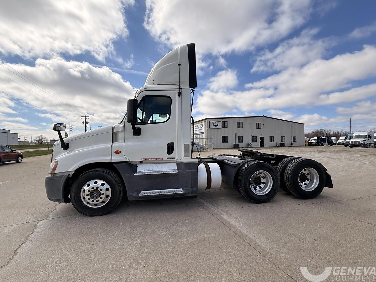 Used 2015 Freightliner Cascadia