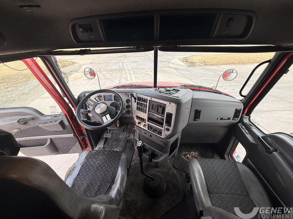 Used 2014 Mack Pinnacle CXU613