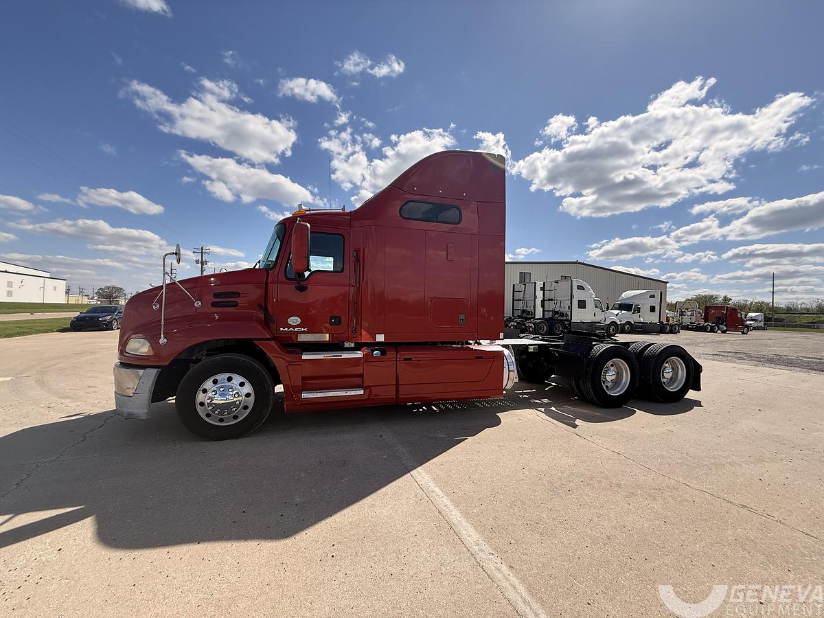 Used 2015 Mack CXU613