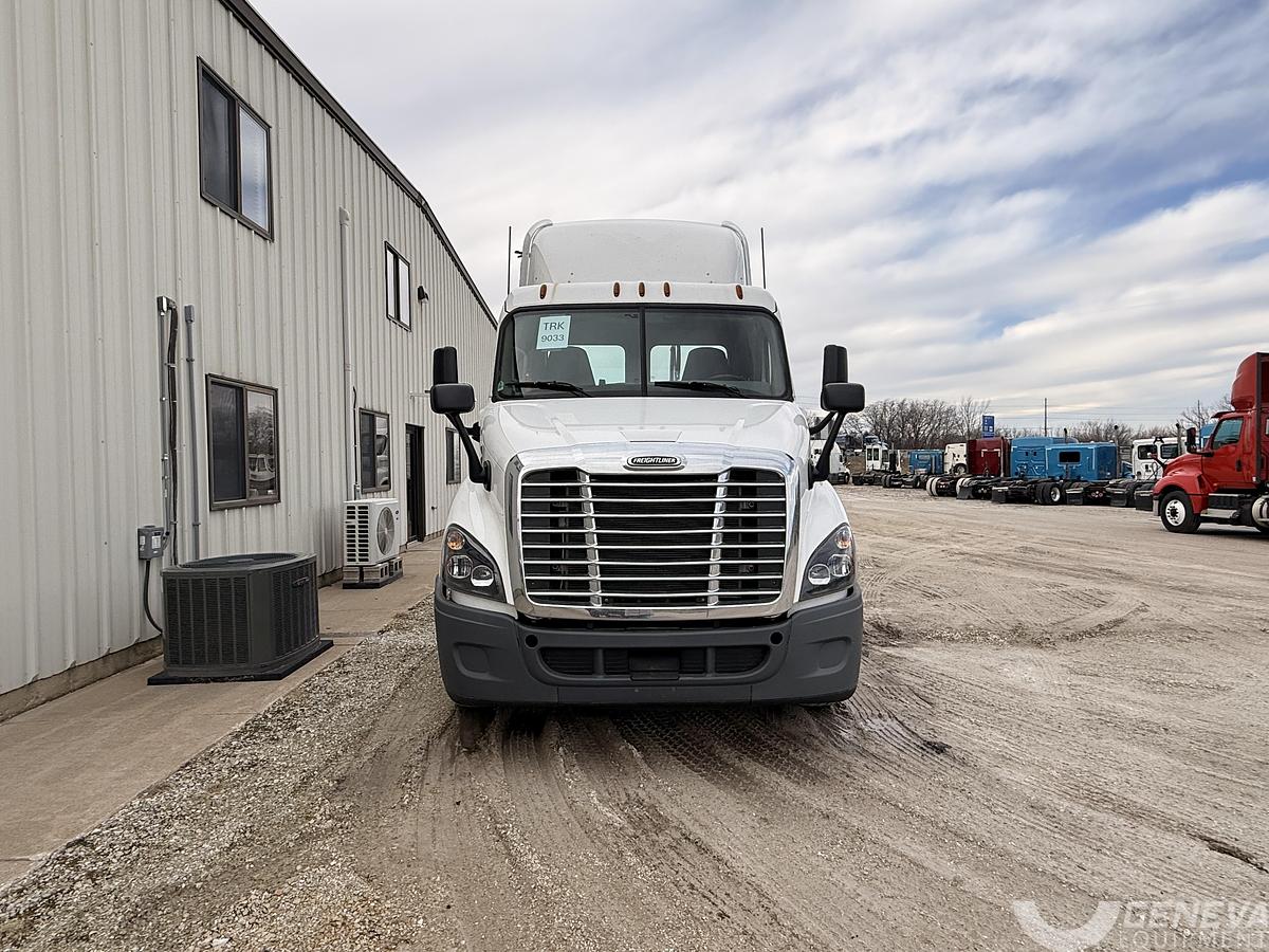 Used 2018 Freightliner Cascadia 113