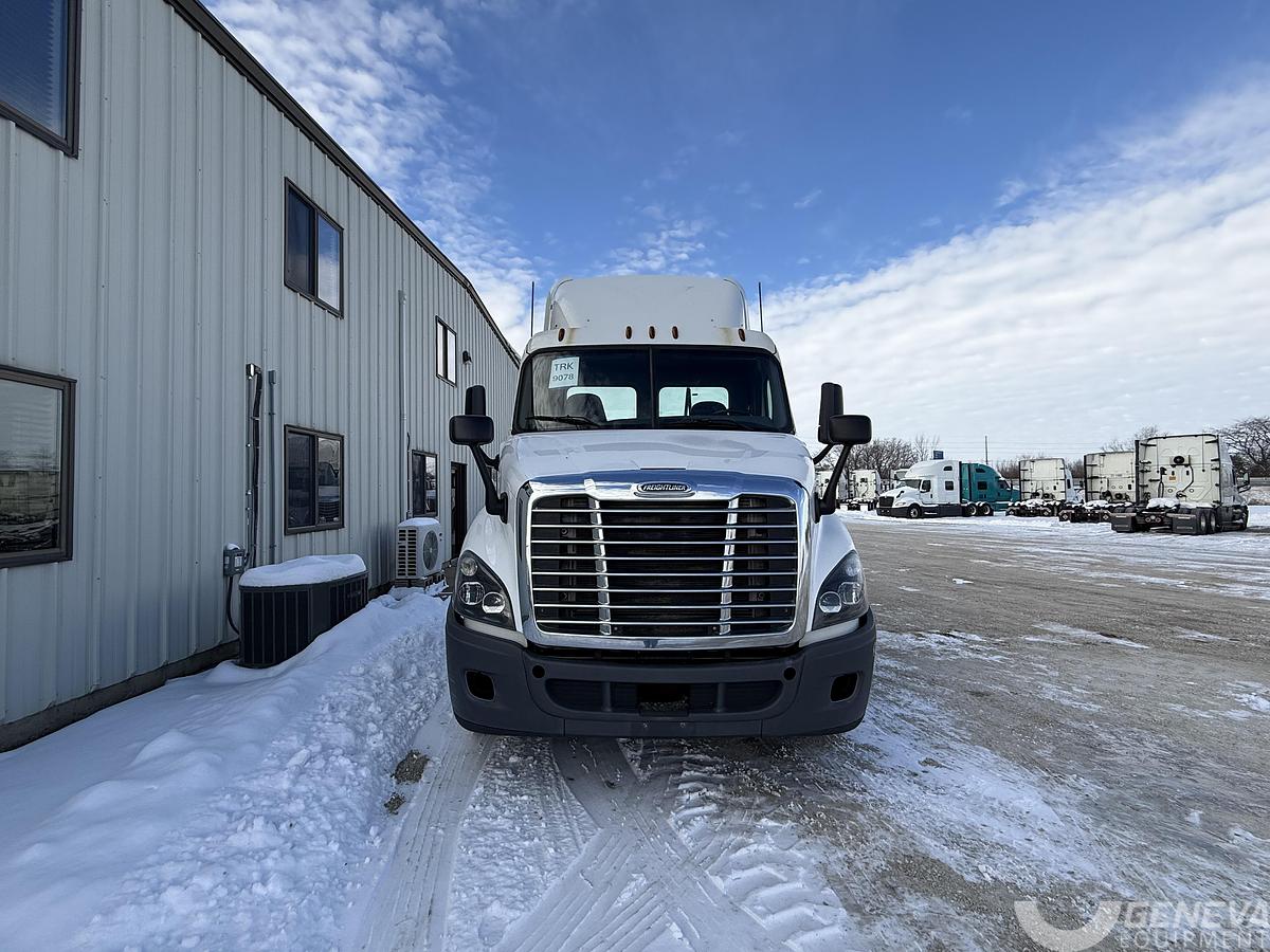 Used 2018 Freightliner Cascadia 113