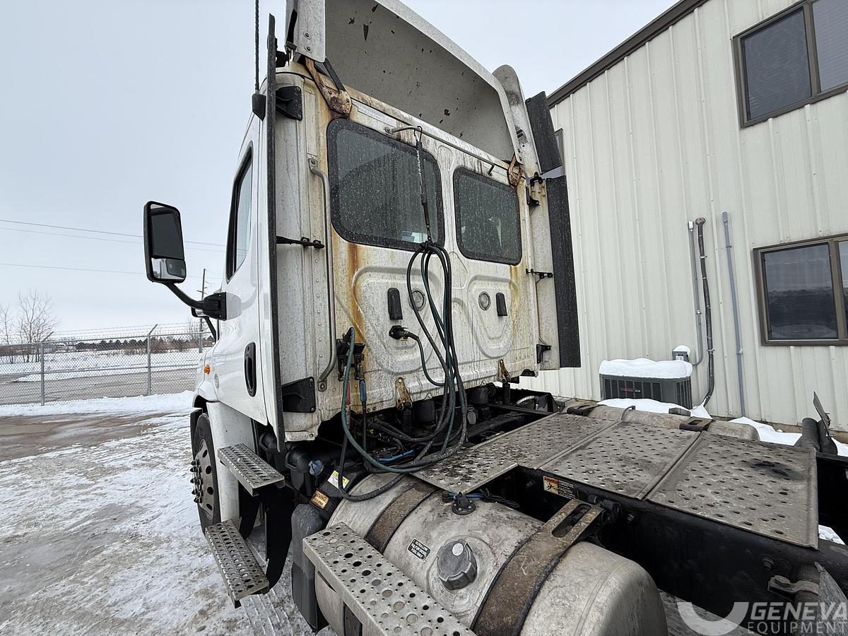 Used 2018 Freightliner Cascadia 113
