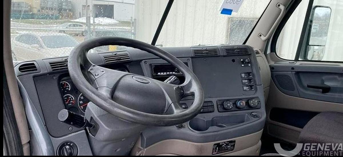 Used 2018 Freightliner Cascadia 113