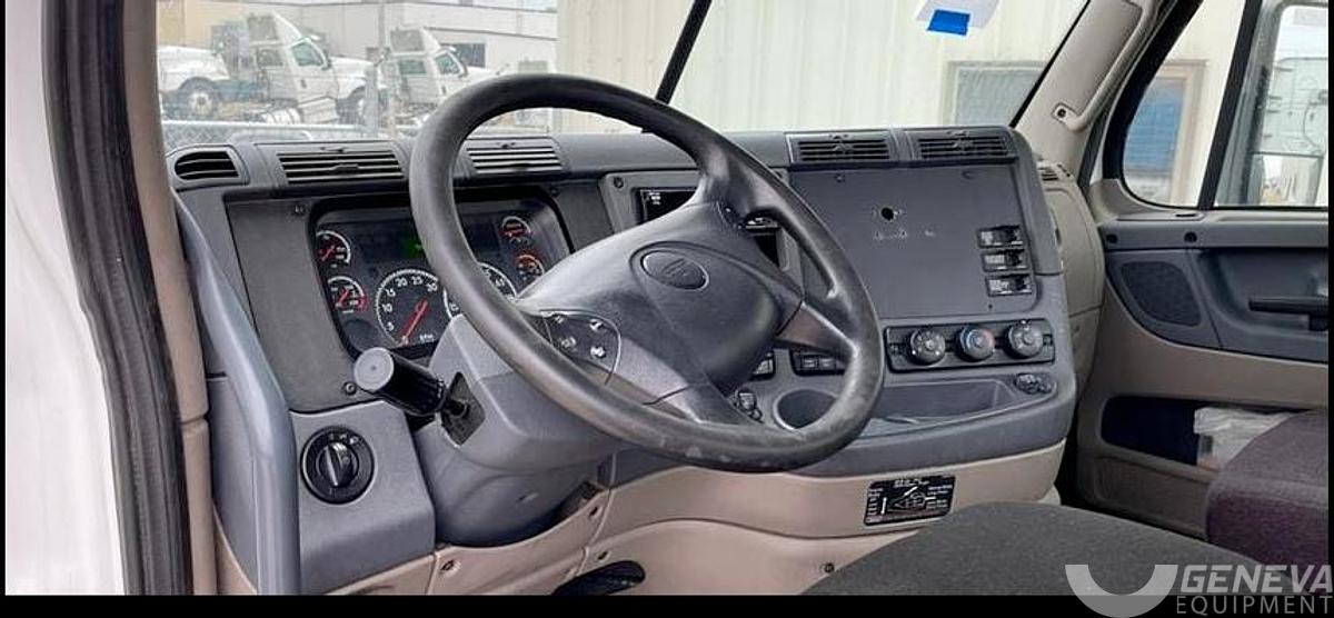 Used 2018 Freightliner Cascadia 113