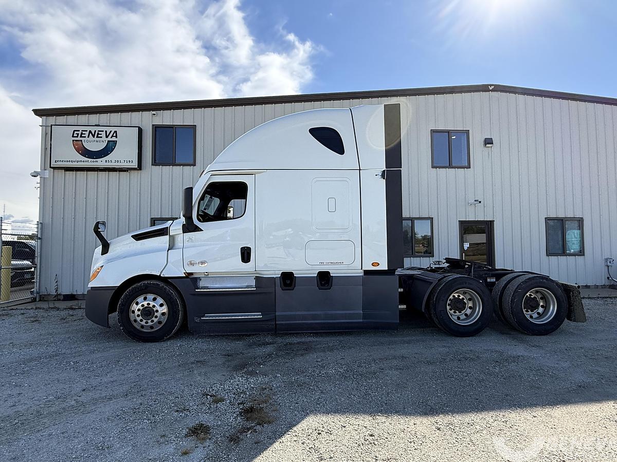 Used 2021 Freightliner Cascadia 126