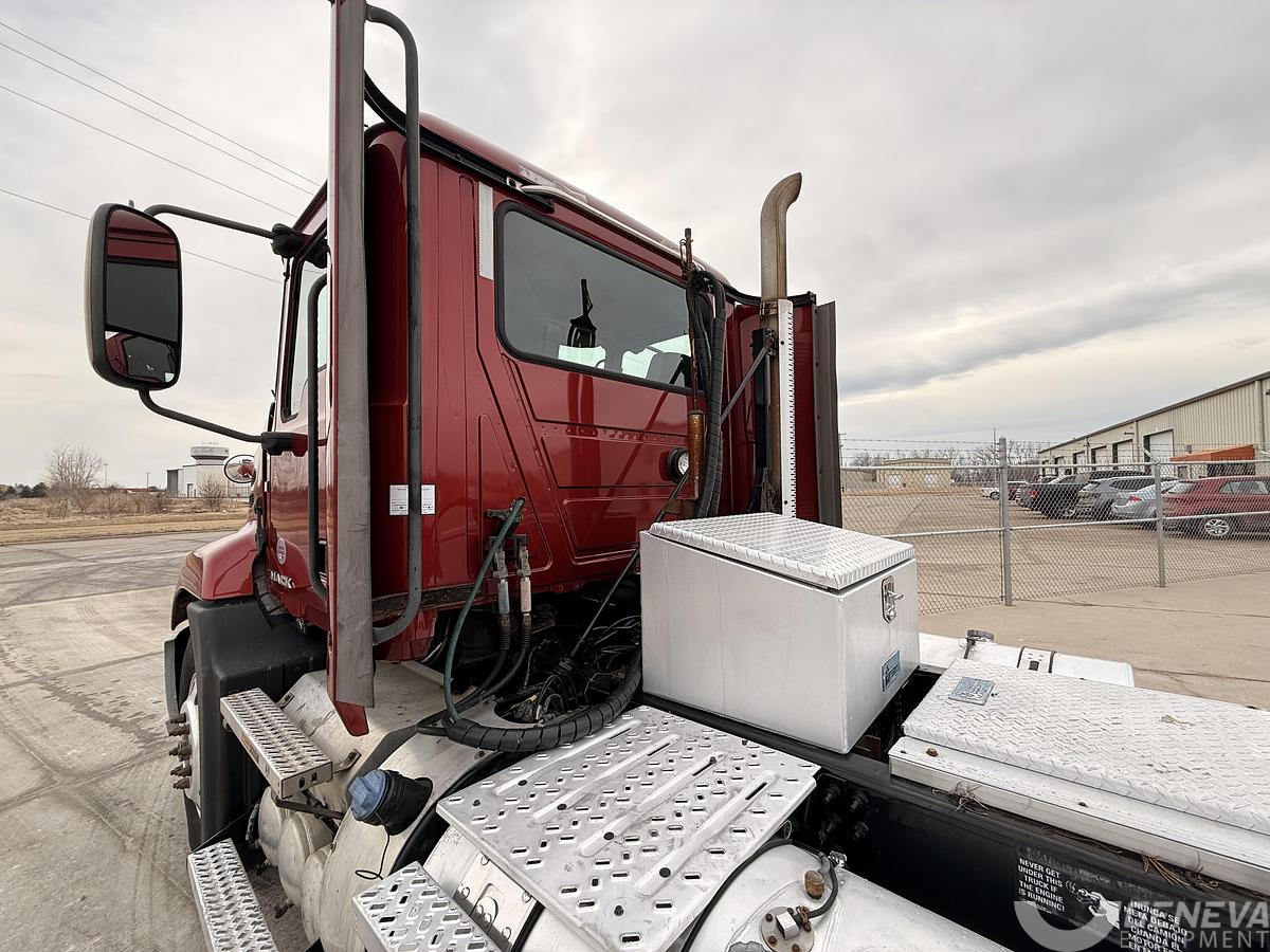 Used 2016 Mack Pinnacle CXU613