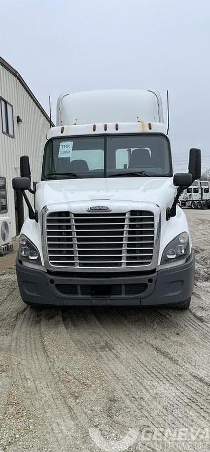Used 2018 Freightliner Cascadia 113