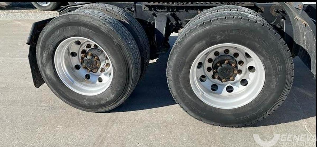 Used 2014 Freightliner Cascadia