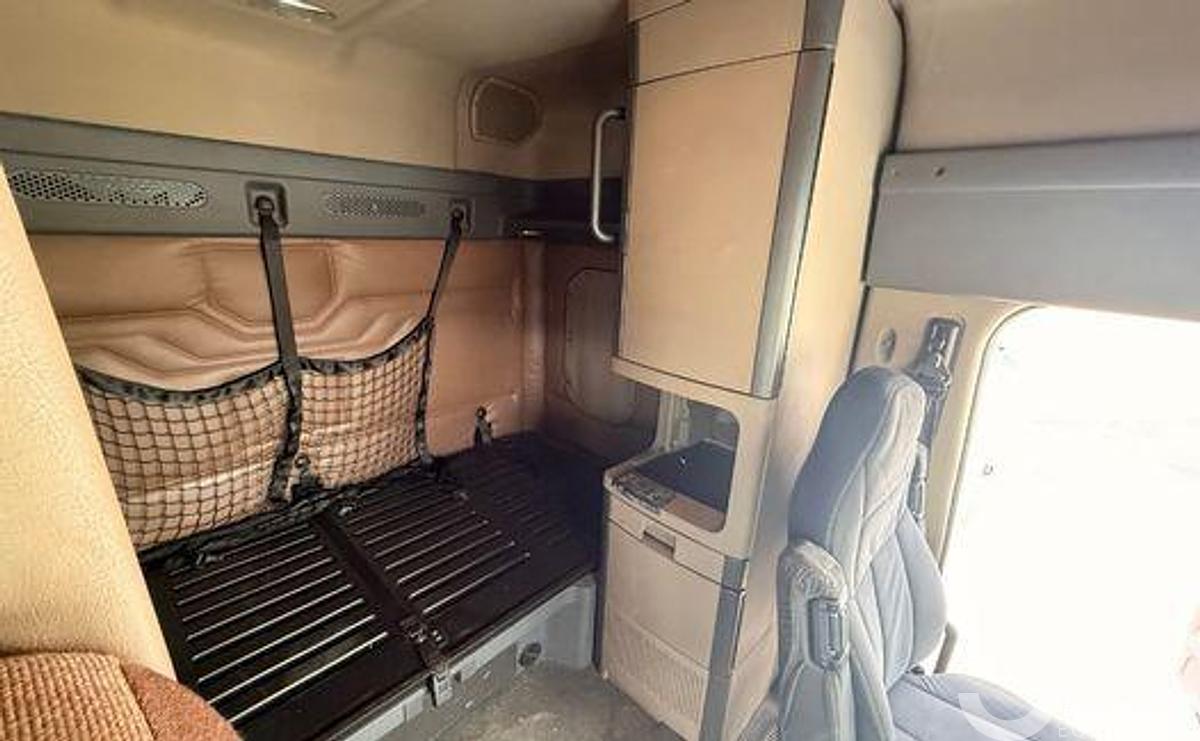 Used 2016 Freightliner CA 125