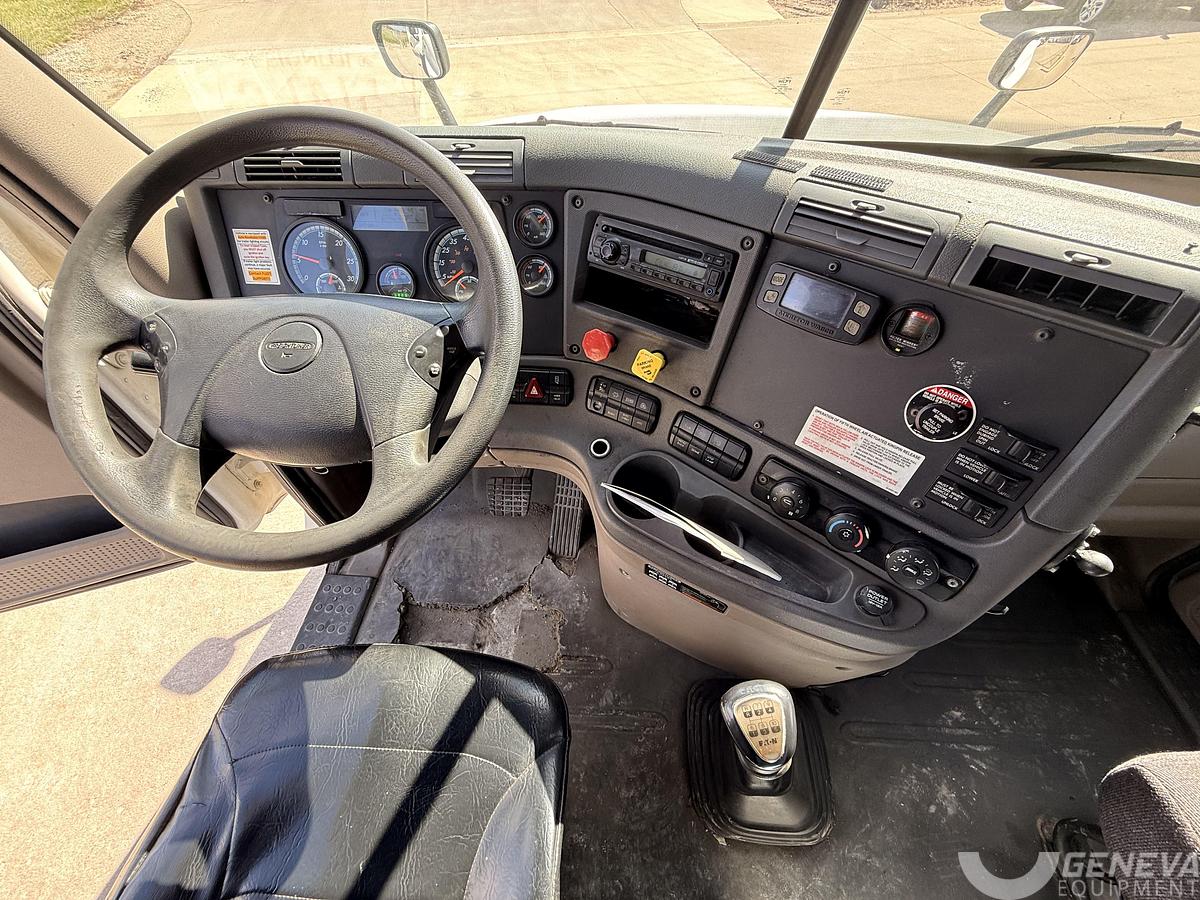 Used 2014 Freightliner CA 125