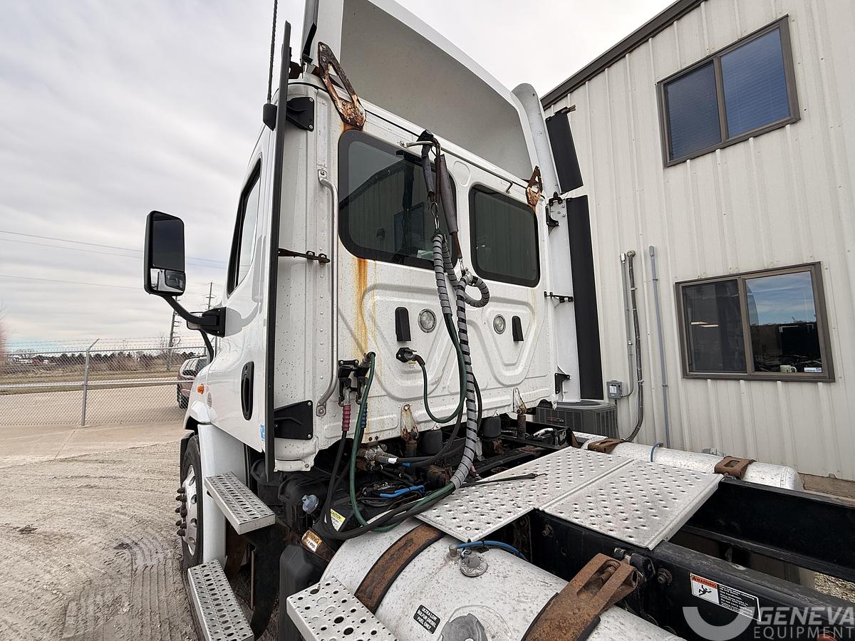 Used 2018 Freightliner Cascadia 113