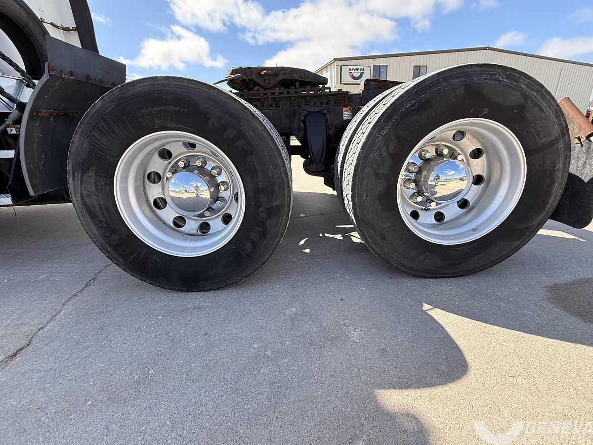 Used 2014 Freightliner CA 125
