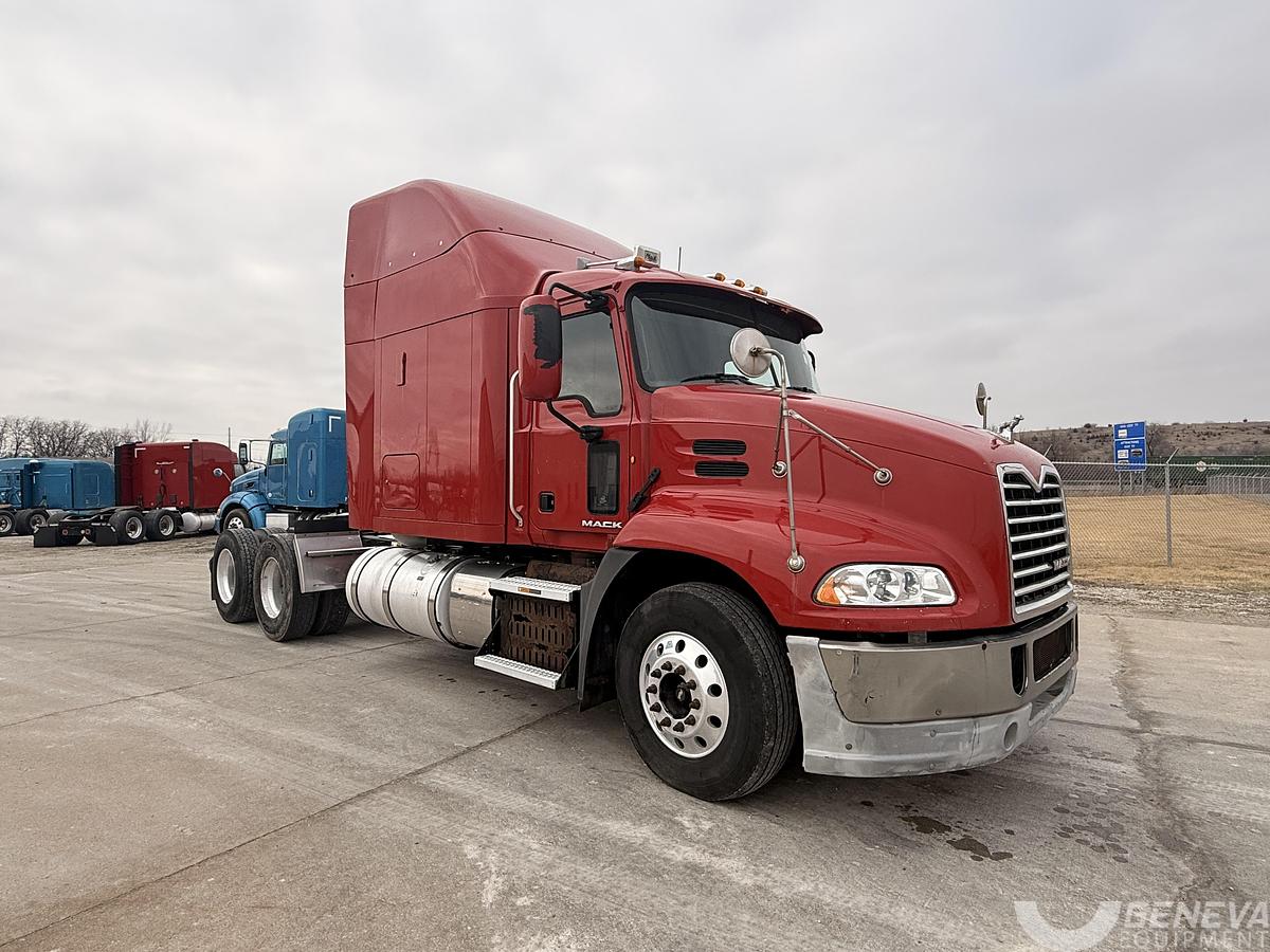 Used 2014 Mack Pinnacle CXU613