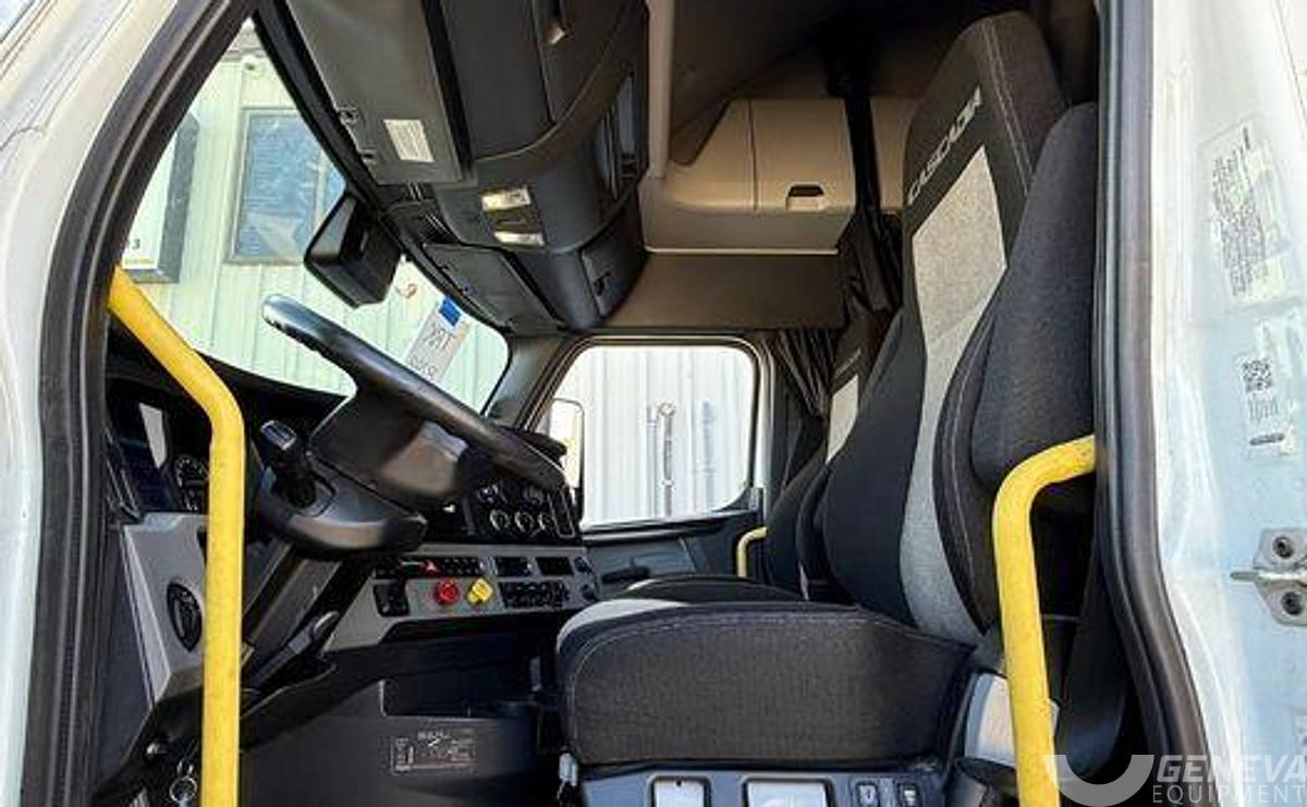 Used 2021 Freightliner Cascadia 126