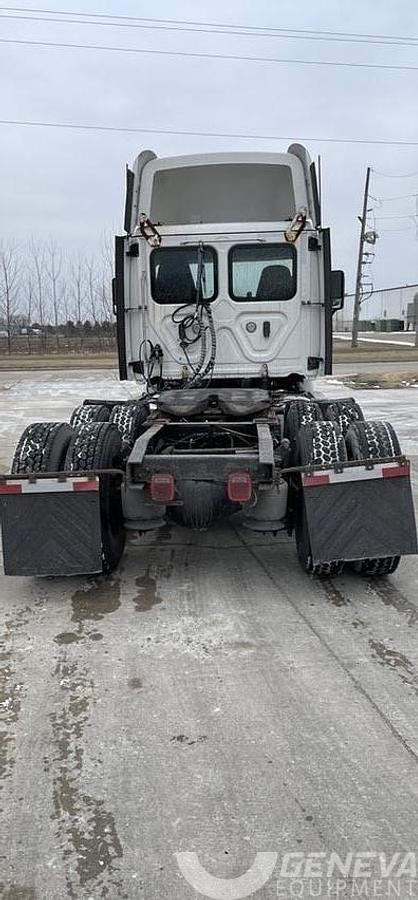 Used 2018 Freightliner Cascadia 113