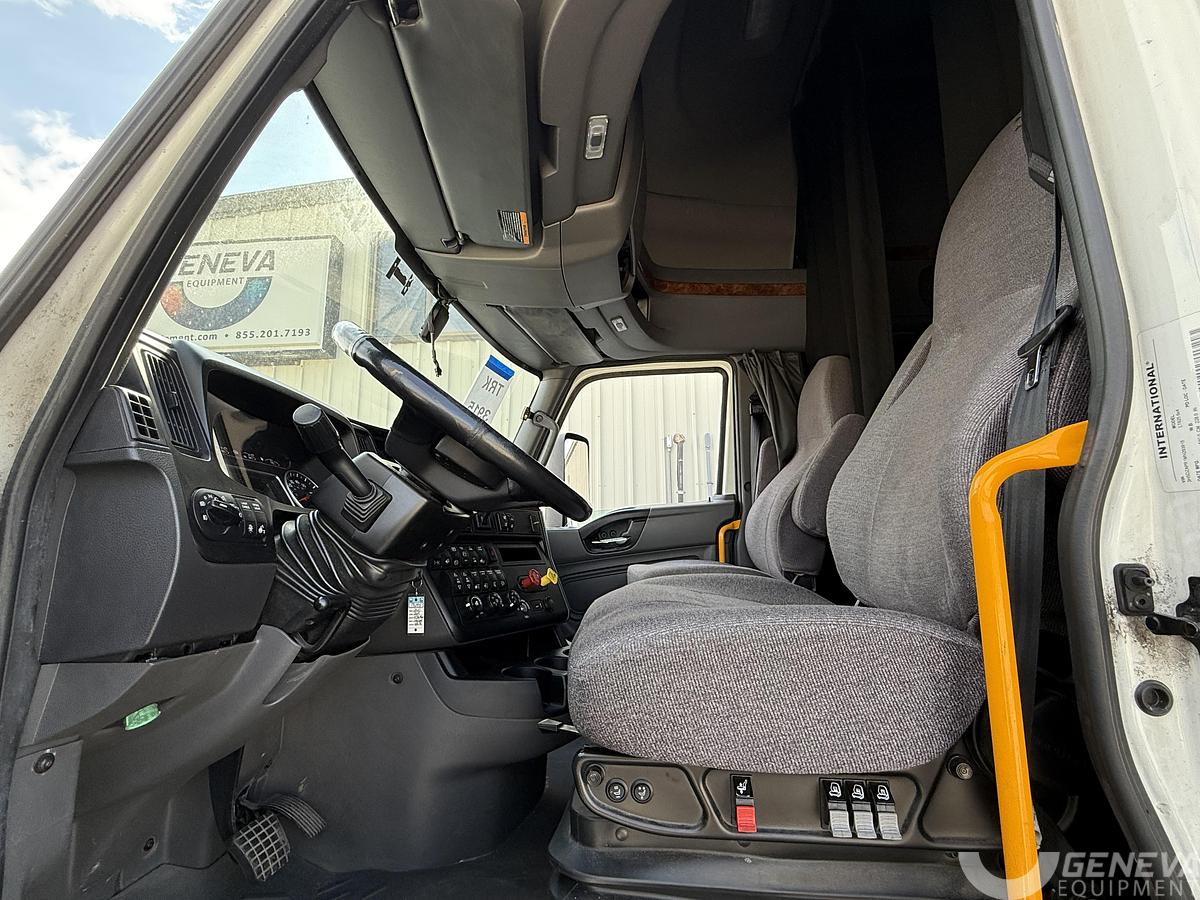 Used 2021 International LT625