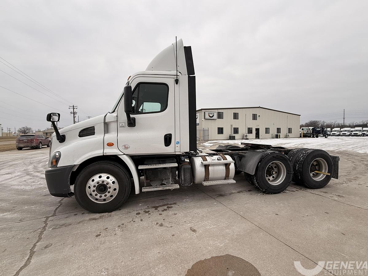 Used 2018 Freightliner Cascadia 113