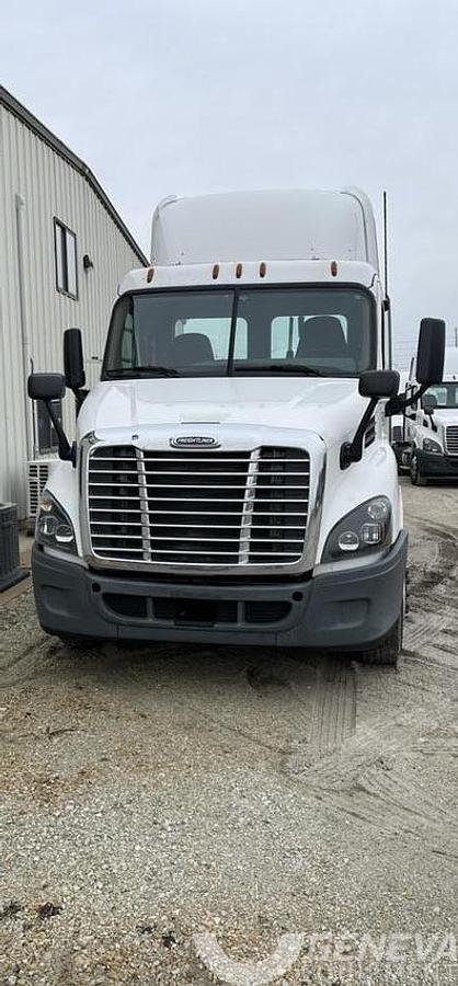Used 2018 Freightliner Cascadia 113
