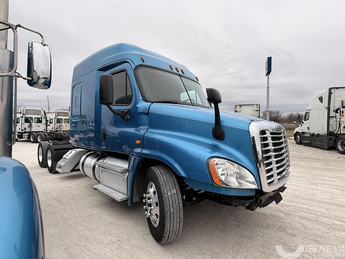 Used 2016 Freightliner CA 125