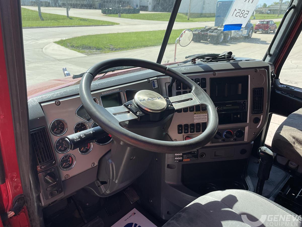 Used 2015 Mack CXU613