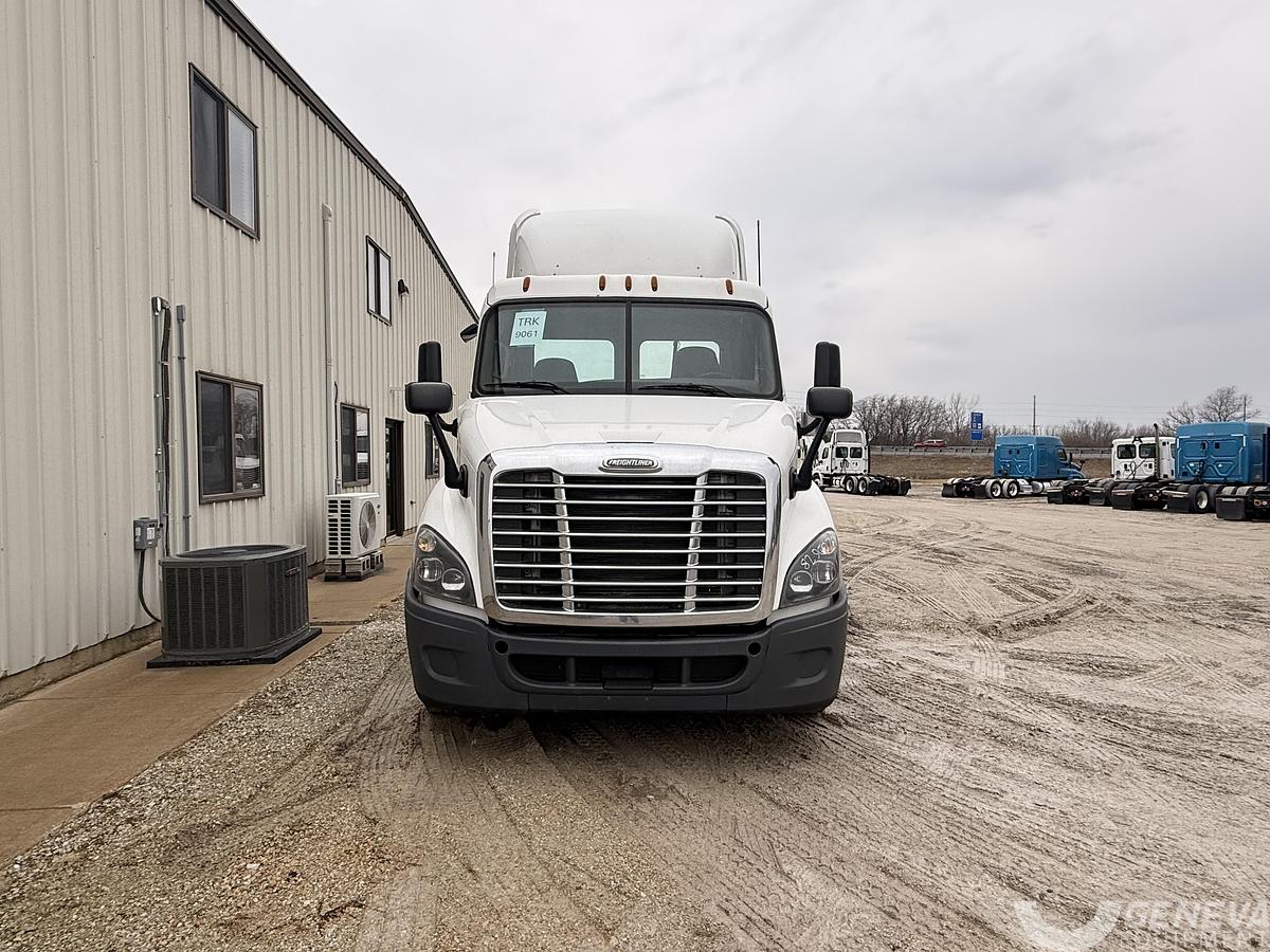 Used 2018 Freightliner Cascadia 113