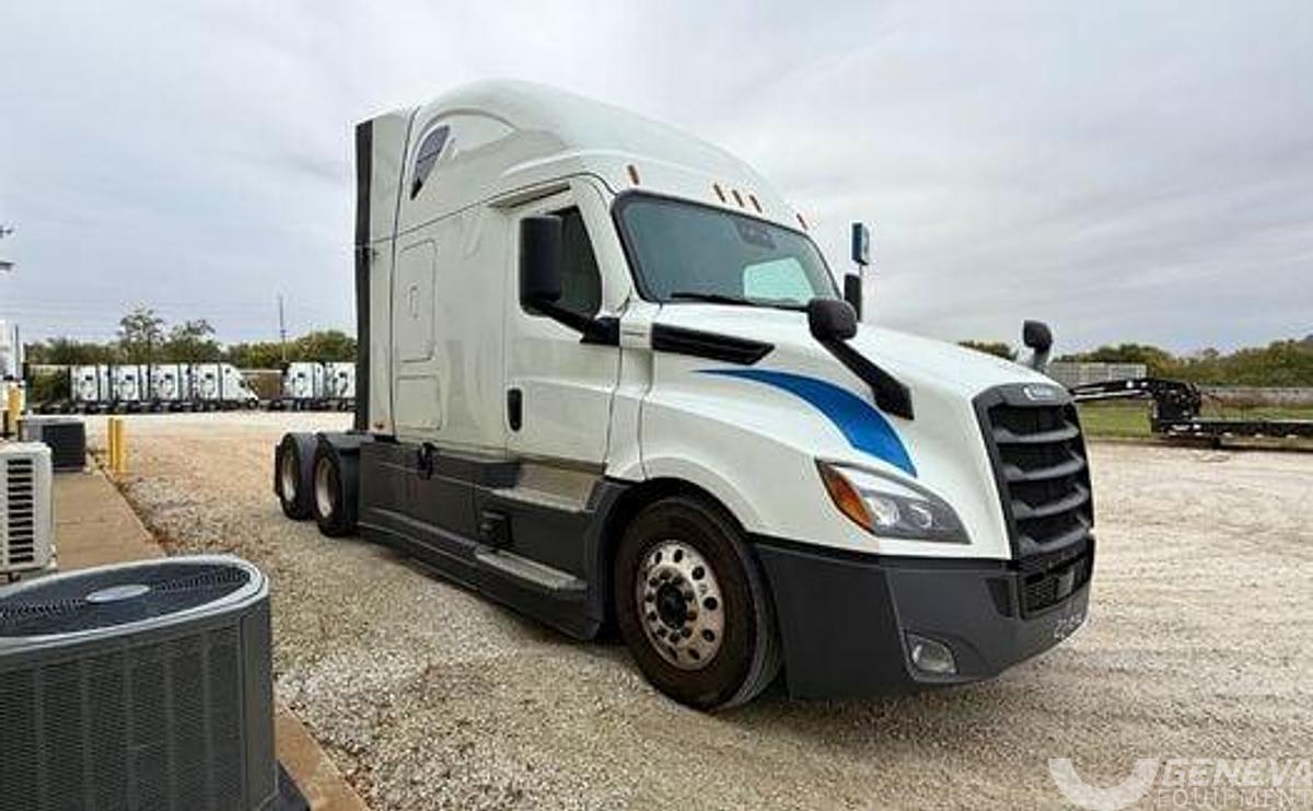 Used 2022 Freightliner Cascadia 126
