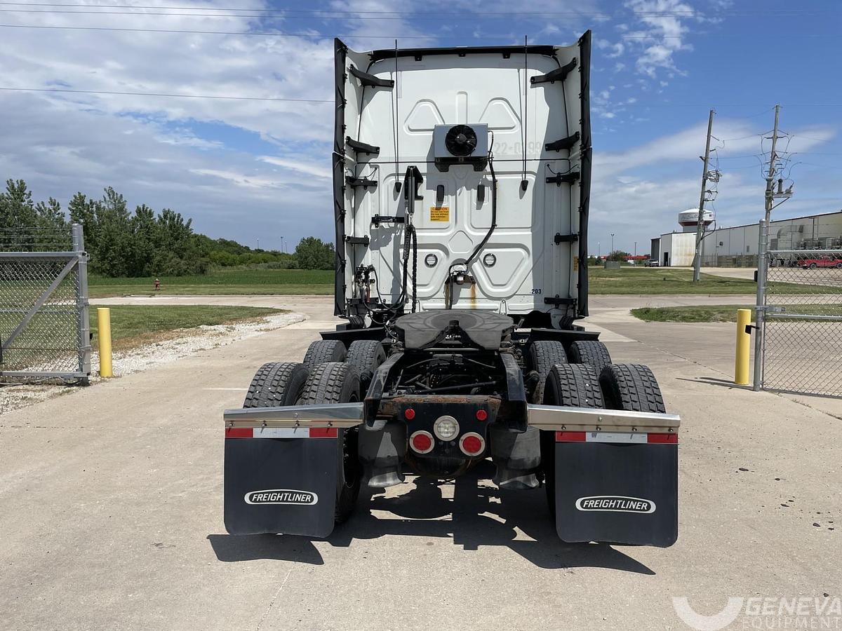 Used 2022 Freightliner Cascadia 126