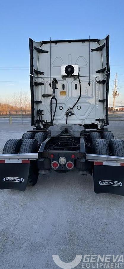 Used 2022 Freightliner Cascadia 126