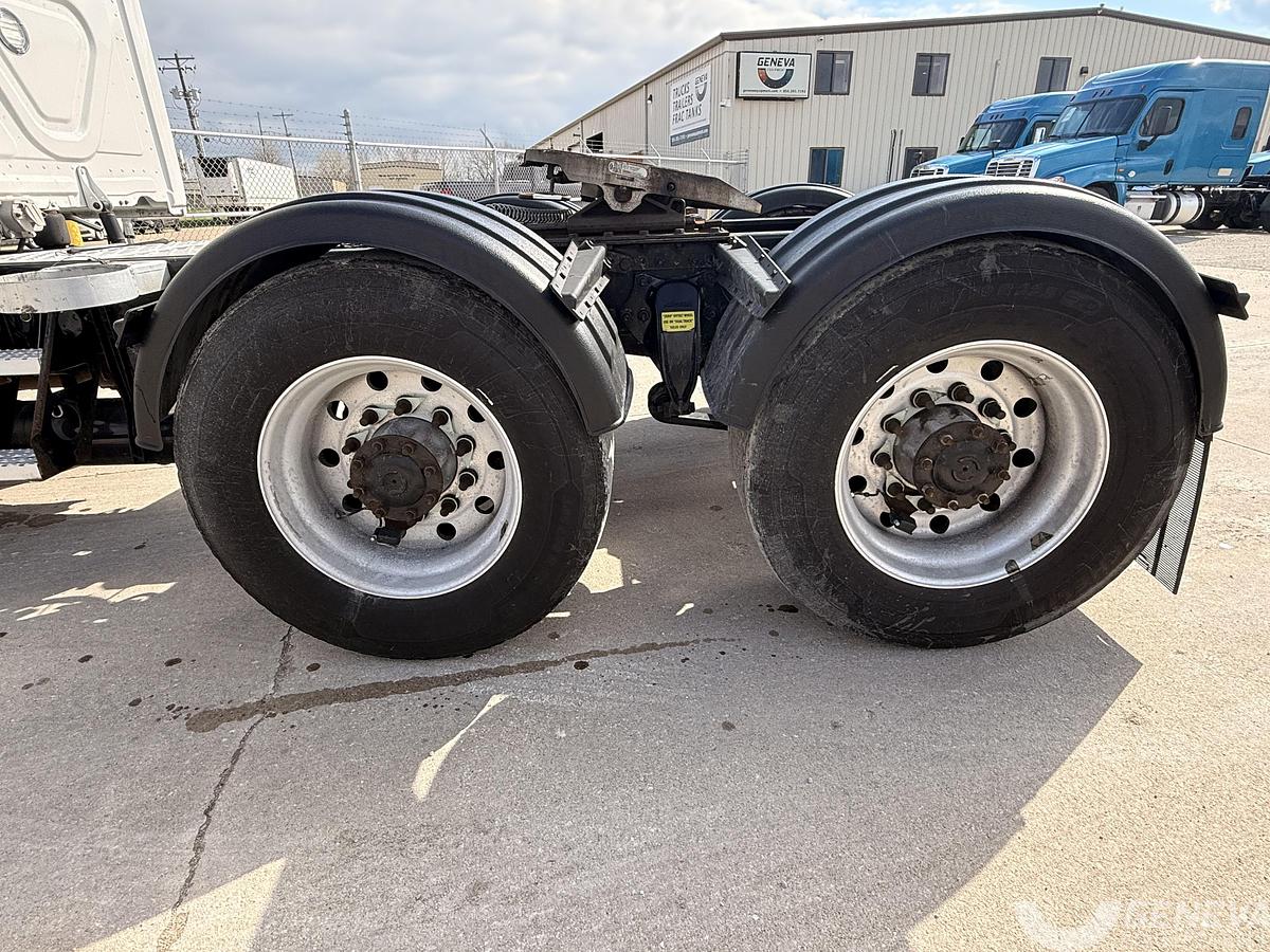 Used 2020 Freightliner Cascadia 113