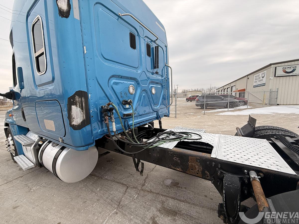 Used 2016 Freightliner CA 125