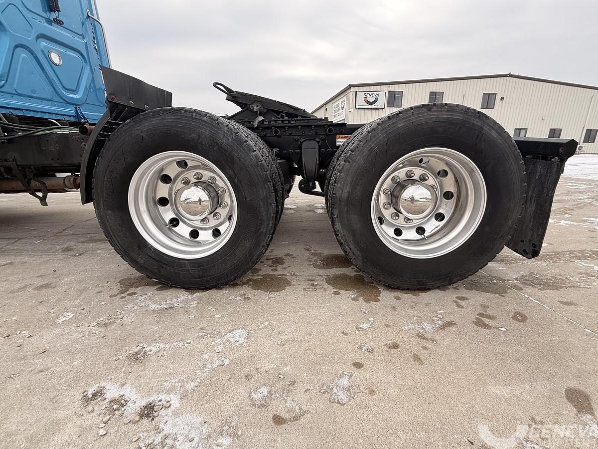 Used 2016 Freightliner CA 125